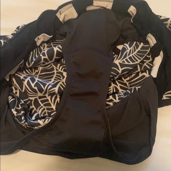 Lululemon Speed Shorts - Picture 5 of 6